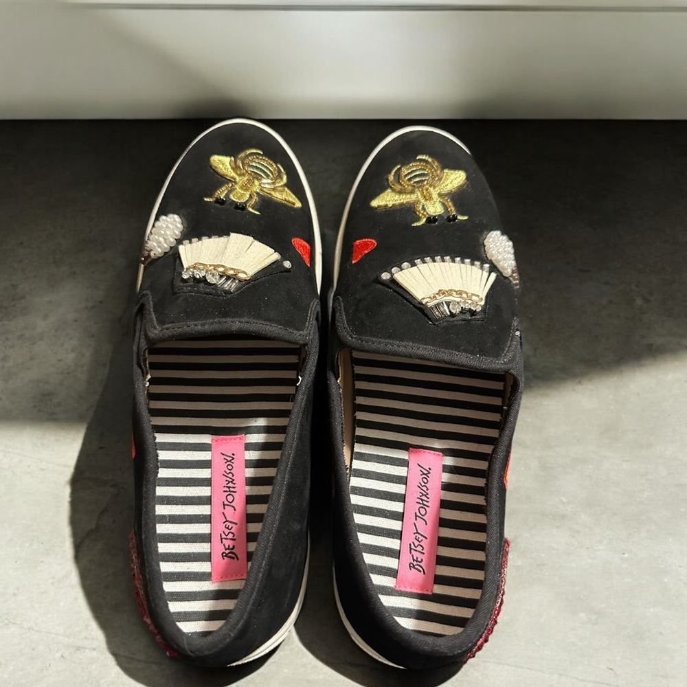 Betsey Johnson Shoes!🖤 - Picture 4 of 6